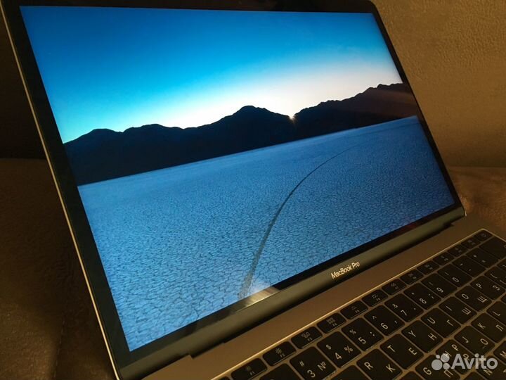 MacBook Pro 13 2017, 2 Thunderbolt 3/8GB/256GB