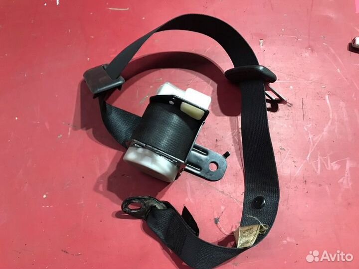 Ремень безопасности задний Toyota Avensis Т250