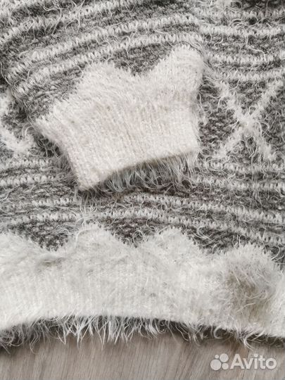 Свитер серый с орнаментом пушистый