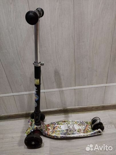 Самокат детский со светящимися колесами