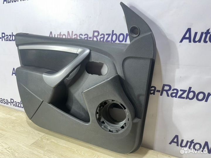 Обшивка двери передняя левая Renault Duster