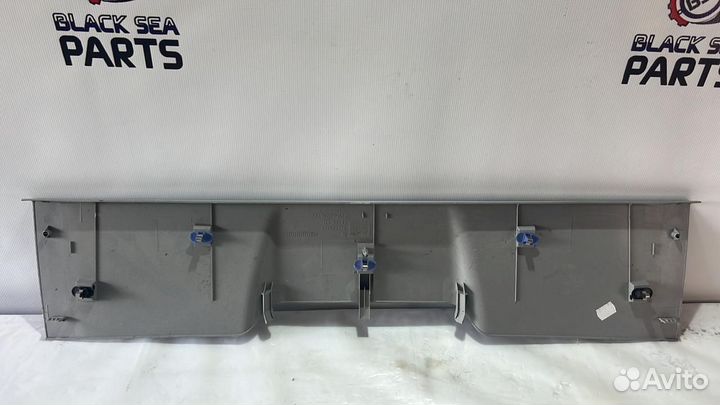 Обшивка крышки багажника 13129331 Opel Zafira B