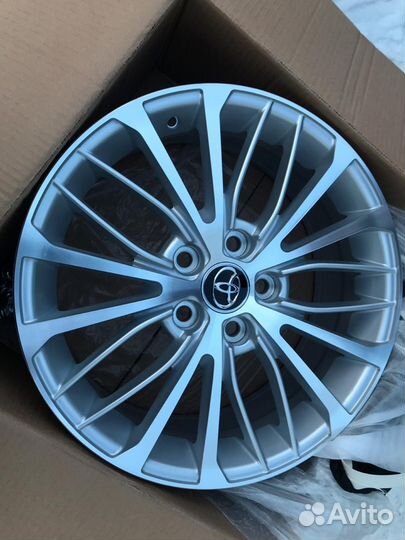 Новая Camry 2018 R17