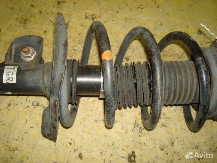 Стойка Nissan Leaf ZE0 (Переднее Правое)