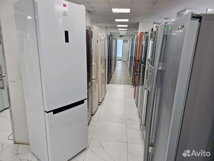 Двухкамерный холодильник Индезит. Как Новый