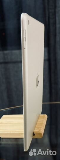 Apple iPad (5-го поколения) 2017 Silver 32Gb