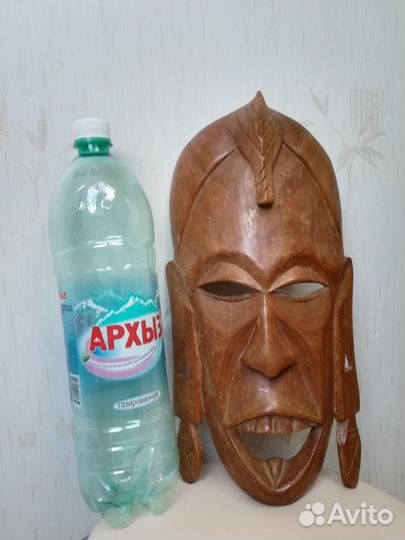 Маска из дерева