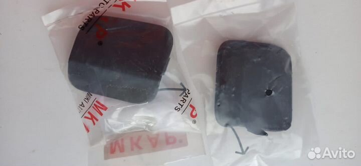 Заглушка бампера буксировоч крюка перед левая