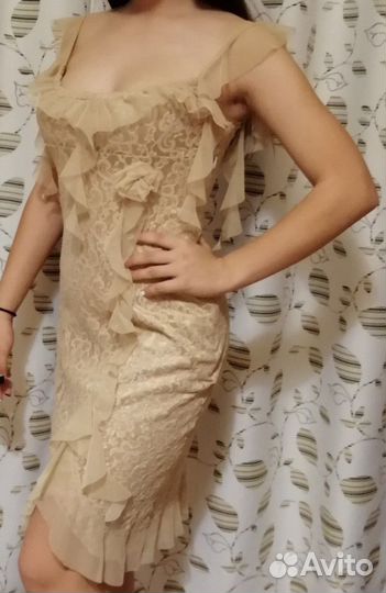 Платья вечерние