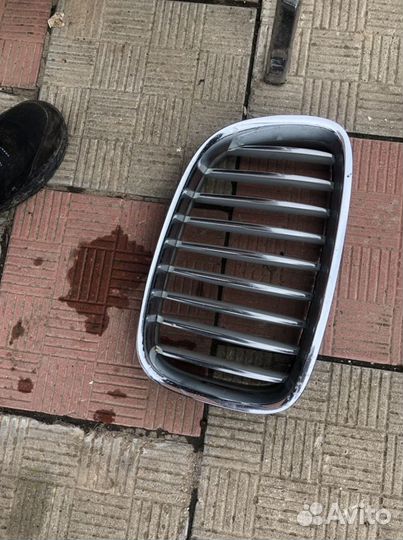 BMW f07 решотка радиатора правая серебро