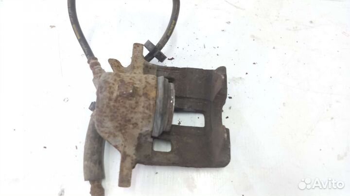 Суппорт передний правый Peugeot 607