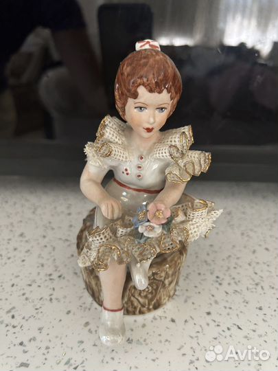 Фарфоровая статуэтка