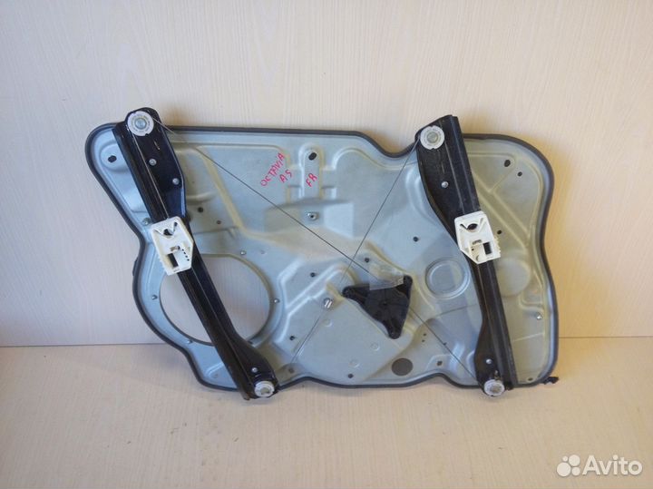 Стеклоподъемник передний правый Skoda Octavia A5