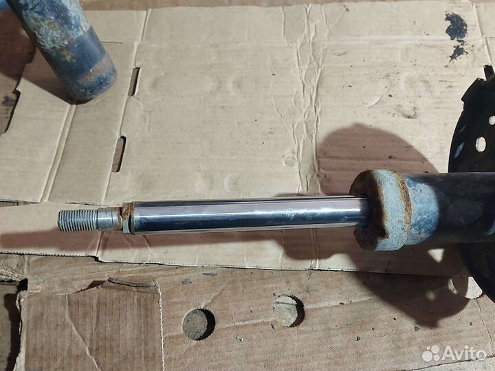 Амортизатор передний для Toyota Carina E