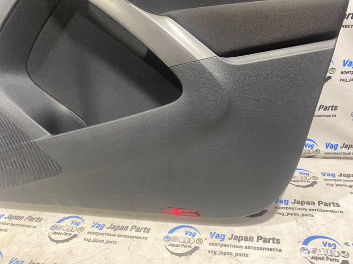 Обшивка боковой двери передняя правая Volkswagen