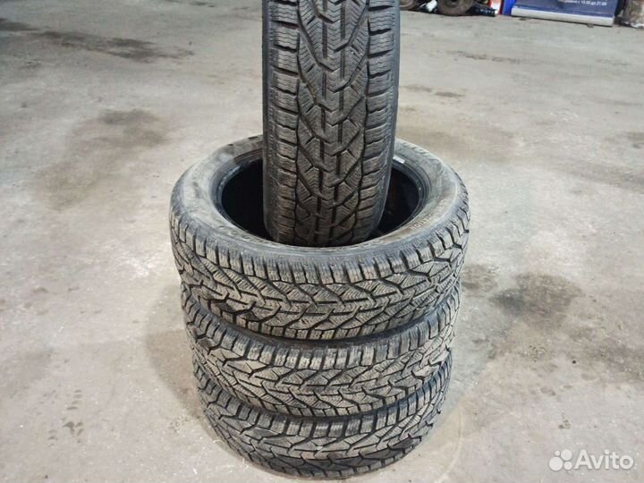 Kormoran Snow 215/55 R18 99V