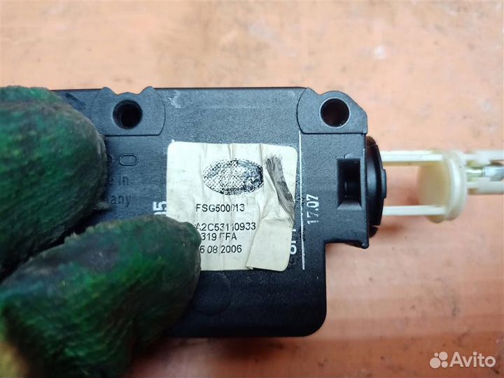 Активатор замка крышки бензобака Land Rover Disco