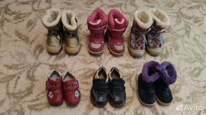 Большая коробка детских вещей