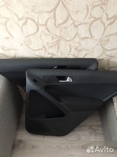 Обшивка задних дверей. Tiguan1