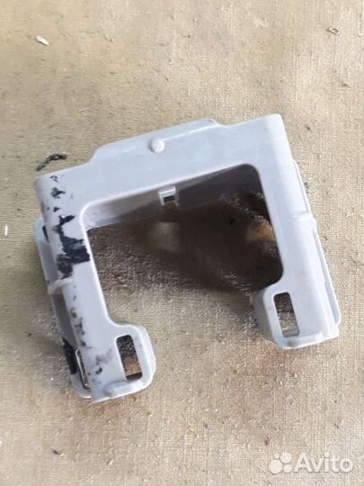 12-17 мазда 6 крепление форсунки левое mazda 6