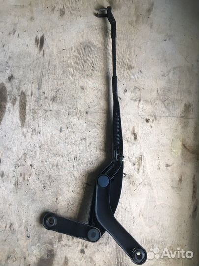 Поводок стеклоочистителя правый Mercedes Benz S430