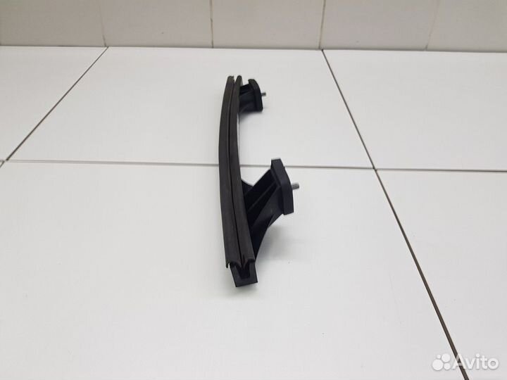 Направляющая стекла задней правой двери