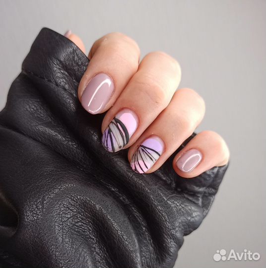Модель на маникюр