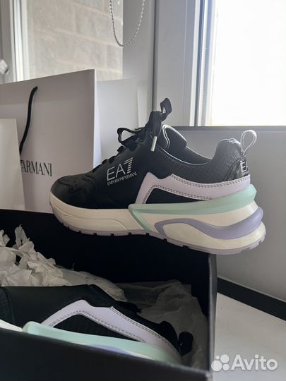 Кроссовки женские