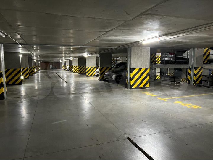 Машиноместо, 13 м²