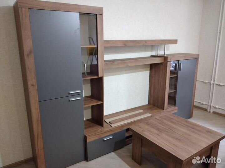 Стенка Монтана (напротив М-Видео)