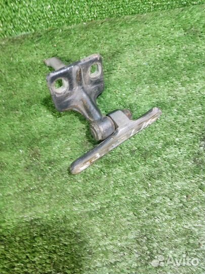 Петля двери задняя левая Mercedes Benz W210