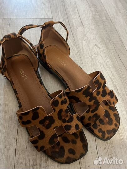Леопардовые босоножки 37