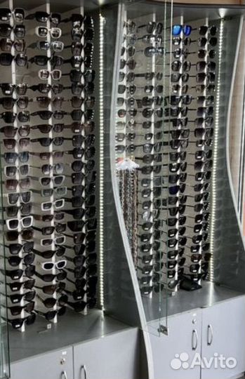 Шкаф -Витрина для очков