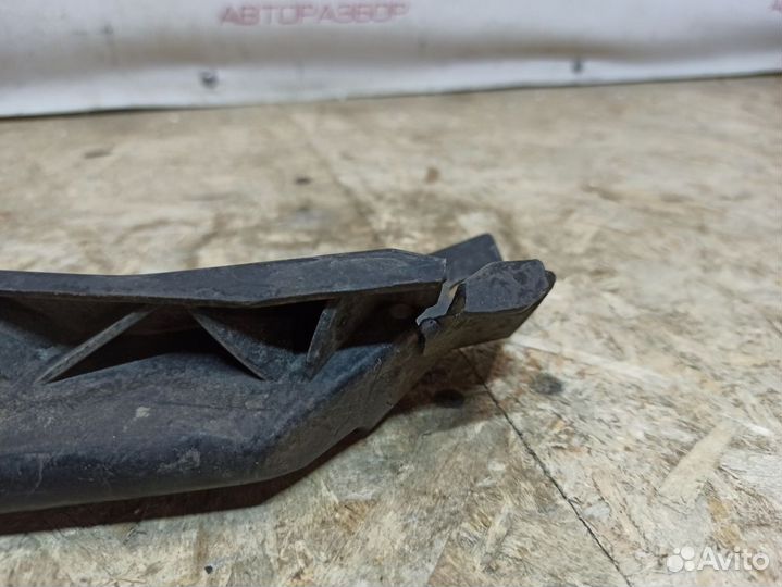 Кронштейн бампера передний левый Skoda Octavia A5