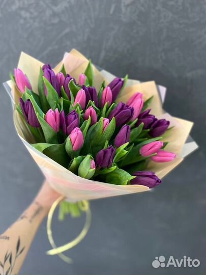 Тюльпаны на 8 марта в упаковке
