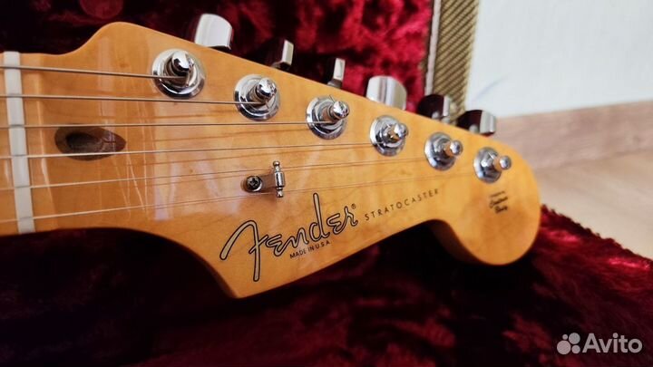 Электрогитара Fender Select Stratocaster