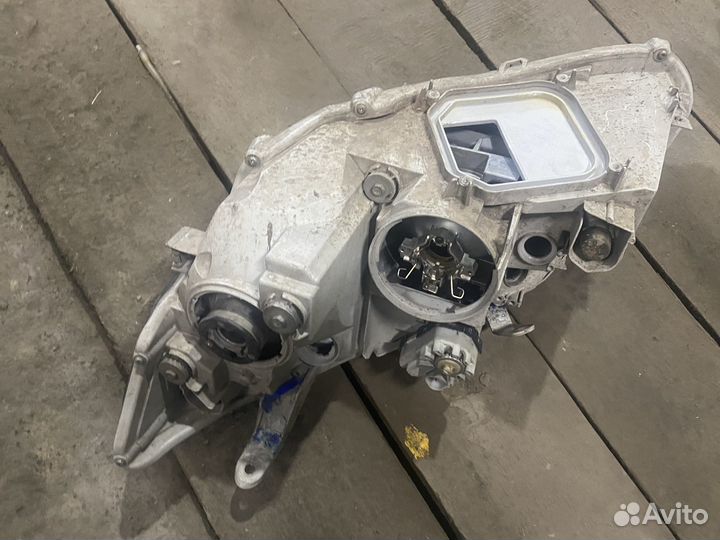 Фары на toyota corolla fielder 09 год