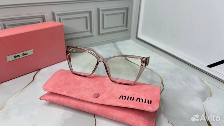 Солнцезащитные очки женские miu miu