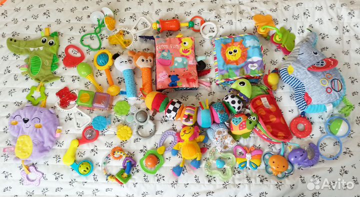 Игрушки для малышей пакетом