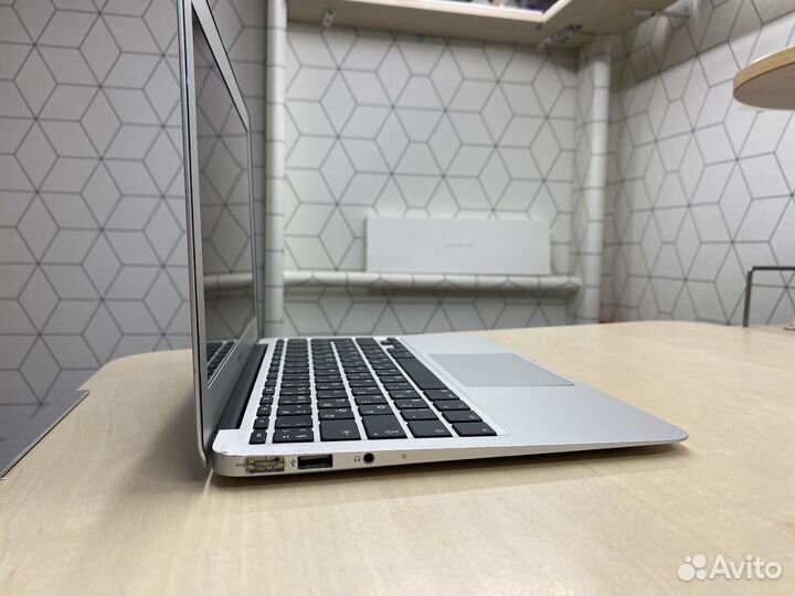 Apple MacBook Air 2011