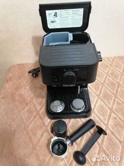 Кофеварка рожковая DeLonghi Stilosa EC230.BK