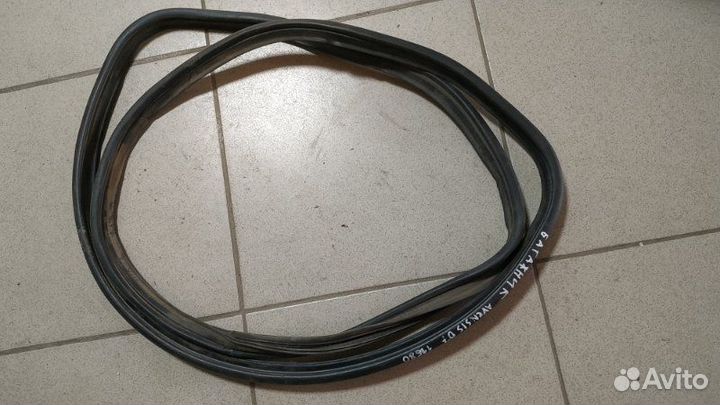 Уплотнитель багажника Toyota Avensis II 2003-2008