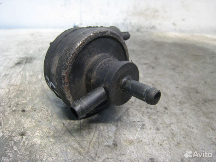 Вакуумный клапан 3911070906 Ауди 100 1994г 2.5л