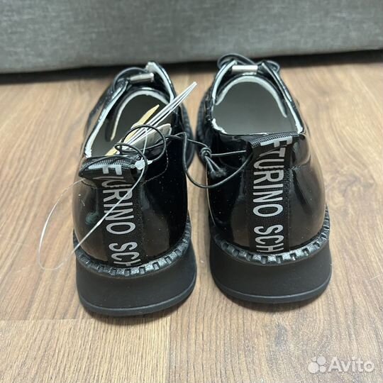 Туфли для девочек новые