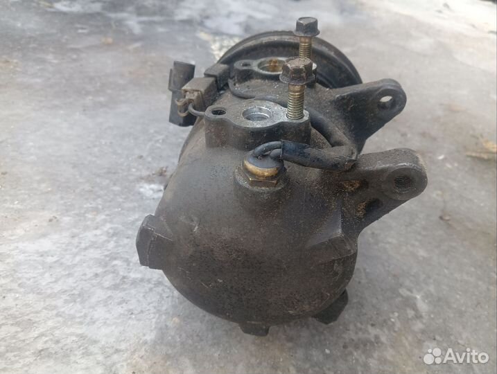 Компрессор кондиционера KIA clarus 1