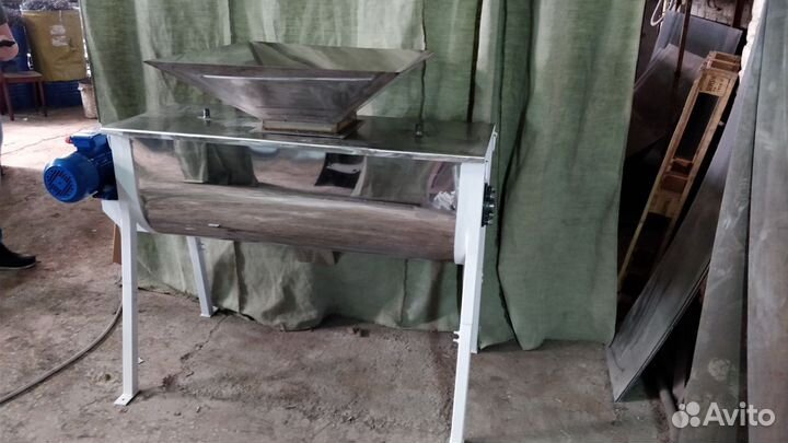 Смеситель горизонтальный в наличии