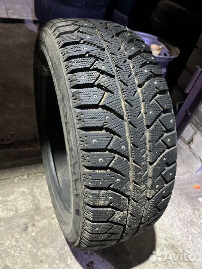 Bridgestone Ice Cruiser 7000 205/50 R17 89T