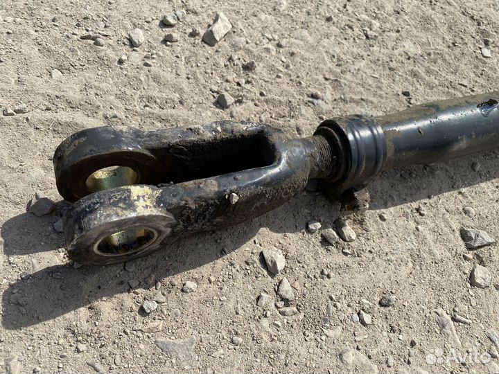 Тяга рулевая продольная к подруливающему мосту Ive