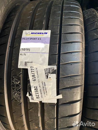 Michelin Pilot Sport 4 S 265/35 R21 и 295/30 R21 102Y