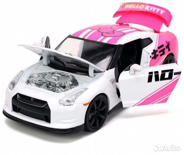Nissan Skyline GT-R 35 Hello kitty 1:24. В наличии